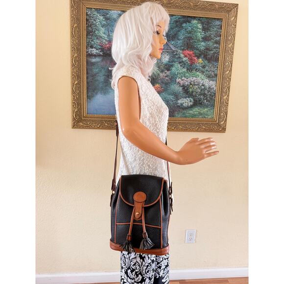 Vtg Dooney And Bourke black Leather black sling shoulder bag crossbody main image 8